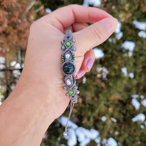 Bohemian Healing Crystal Beaded Adjustable Macrame Bracelet - Picture 5 of 5